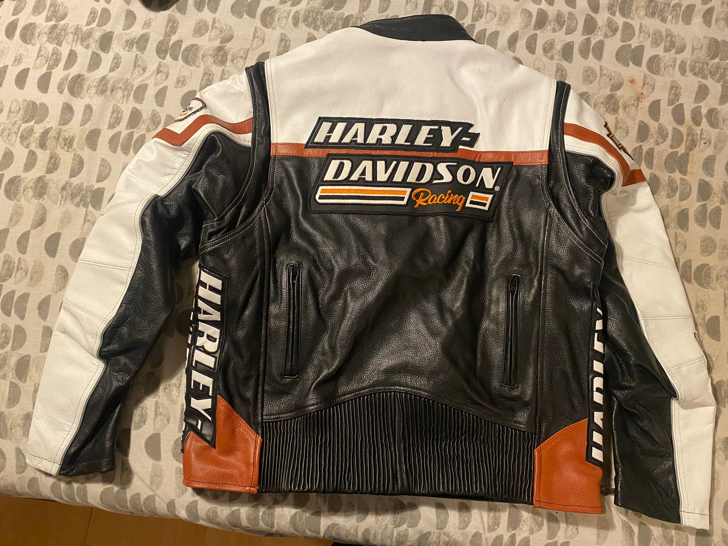 Harley Legend Leather – Modern Comfort White Screaming Eagle leather jacket