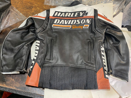 Harley Ladies’ Leather Jacket – Strong. Sleek. Unstoppable.